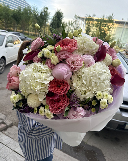 Романтичный микс с пионовидными розами и гортензией с доставкой по Астане