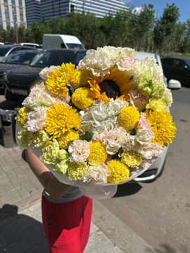 Солнечный микс с подсолнухом и хризантемами
