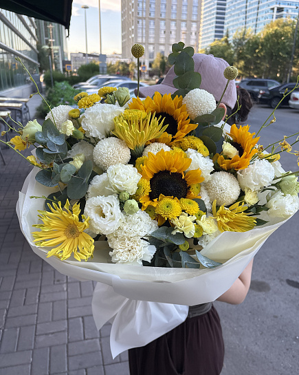 Солнечный букет с подсолнухами и хризантемами with delivery to Astana