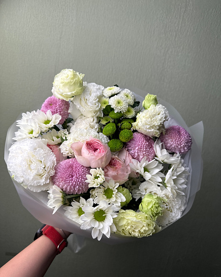 Зефирное облако из пионовидных роз и хризантем with delivery to Astana