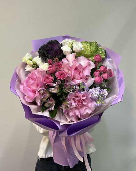 Большой круглый букет с розовыми и фиолетовыми розами with delivery to Astana