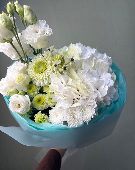 Белый букет с гортензией и эустомой with delivery to Astana