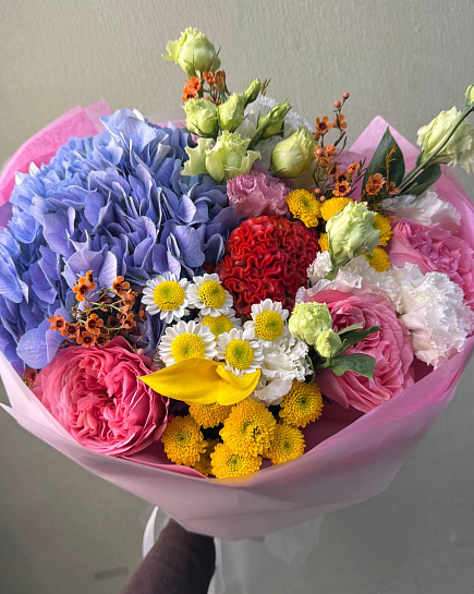 Букет: гортензия, кантри блюз, пионовидные розы with delivery to Astana