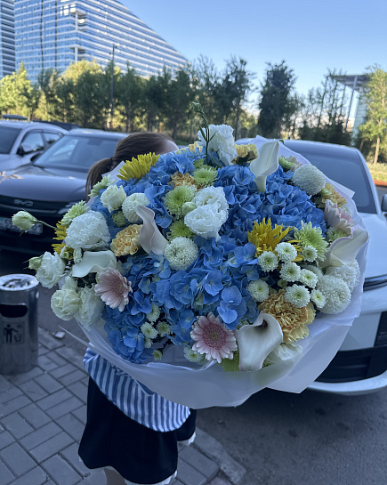 Синяя лагуна с гортензиями и каллами with delivery to Astana