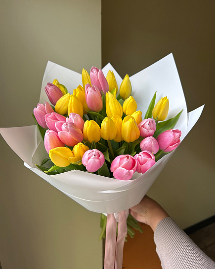 Букет из розовых и желтых тюльпанов with delivery to Astana