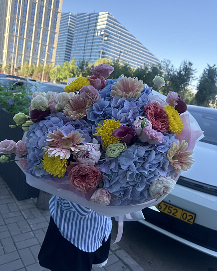 Яркий микс с гортензией и пионовидными розами with delivery to Astana
