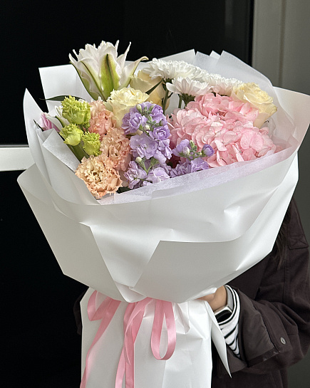 Большой круглый букет с гортензией и лилиями with delivery to Astana