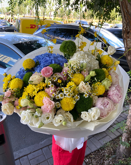 Яркий микс из гортензий и пионов with delivery to Astana