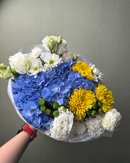 Яркий микс из гортензий и хризантем with delivery to Astana