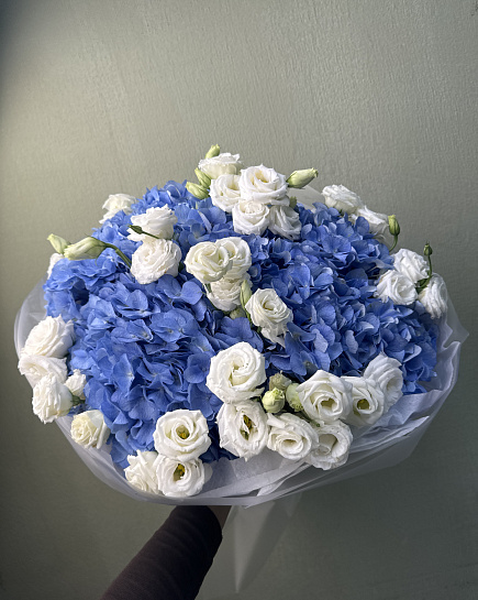 Синяя лагуна с эустомой with delivery to Astana