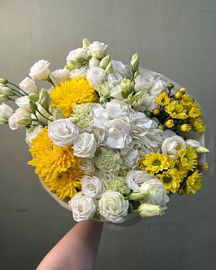 Солнечный дуэт хризантем и гортензий with delivery to Astana