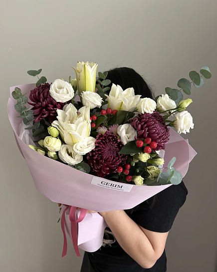 Большой асимметричный букет лилий и хризантем with delivery to Astana
