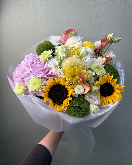Солнечный микс с подсолнухами и гортензией with delivery to Astana