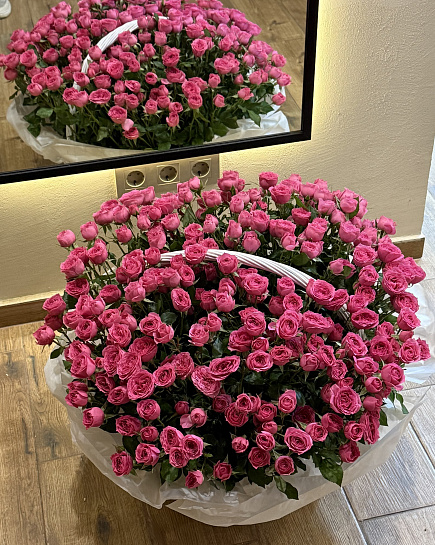Большая розовая корзина из кустовых роз with delivery to Астане