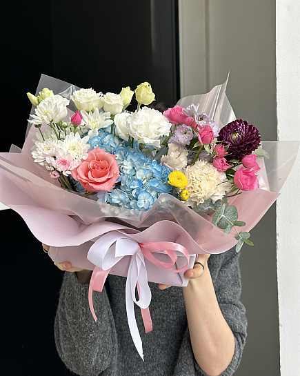 Большой круглый букет с розами и гортензией with delivery to Astana