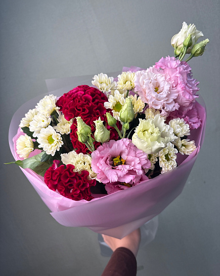 Асимметричный букет из эустом и хризантем with delivery to Astana