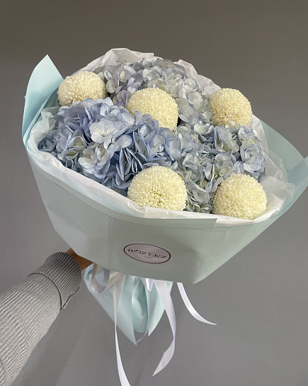 Синий букет из гортензии и хризантем with delivery to Astana