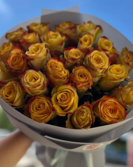 Букет из 25 Голландских роз "Лучи Заката" with delivery to Almaty