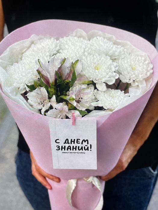 Белый и розовый букет хризантем
