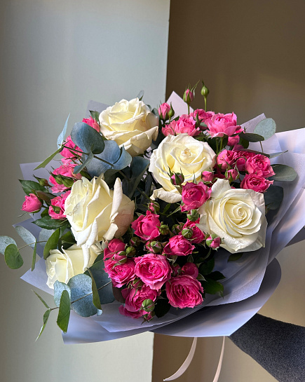 Белый и розовый круглый букет with delivery to Astana
