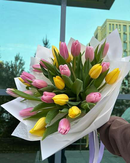 Розово-желтый круглый букет тюльпанов с доставкой по Астане