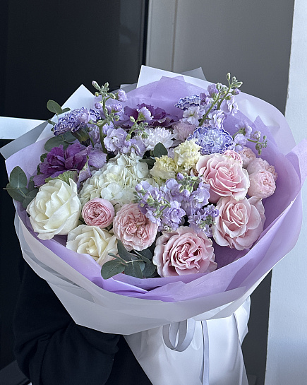 Розово-фиолетовый круглый букет из роз и гортензии with delivery to Astana