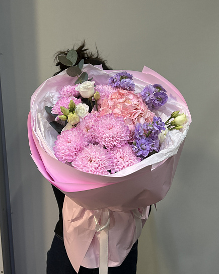 Большой круглый букет с гортензией и хризантемами with delivery to Astana