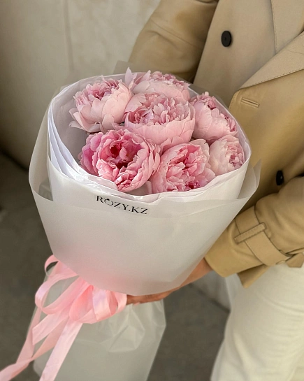 Моно букет из 7 пионов with delivery to Astana