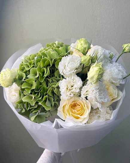 Белый букет с гортензией и эустомой with delivery to Астане