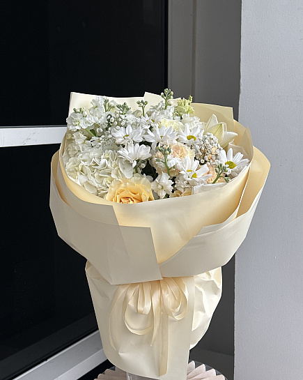 Букет из хризантем, гортензий и роз with delivery to Astana