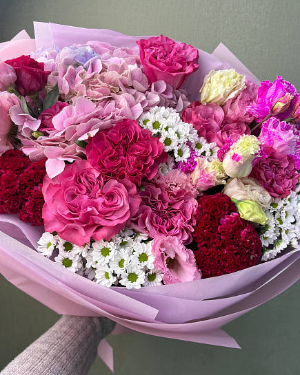 Большой круглой букет из гортензии и роз with delivery to Astana