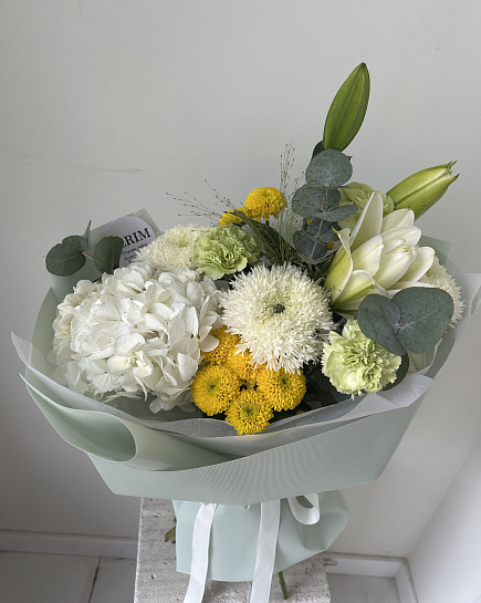 Солнечный акцент с гортензией и лилиями with delivery to Астане