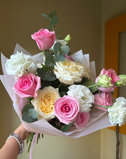 Асимметричный букет из розовых роз with delivery to Астане