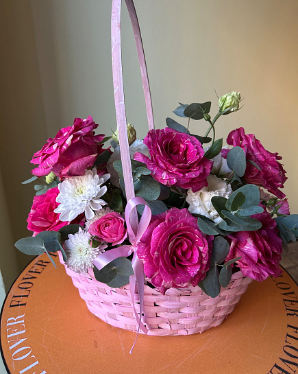 Розово-белый букет в плетеной корзине with delivery to Astana
