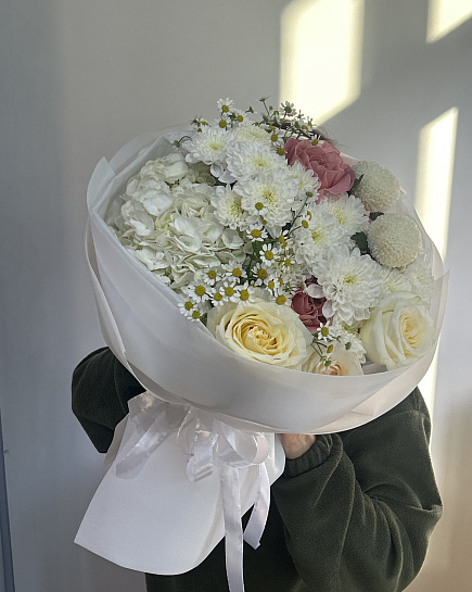 Большой круглый букет с гортензией и хризантемами with delivery to Astana