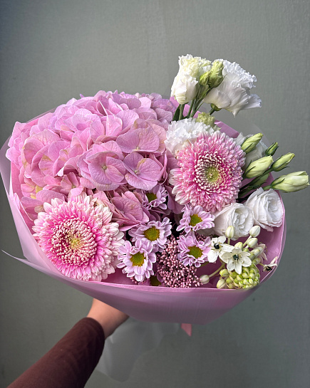 Розовый круглый букет с гортензией и герберами with delivery to Astana