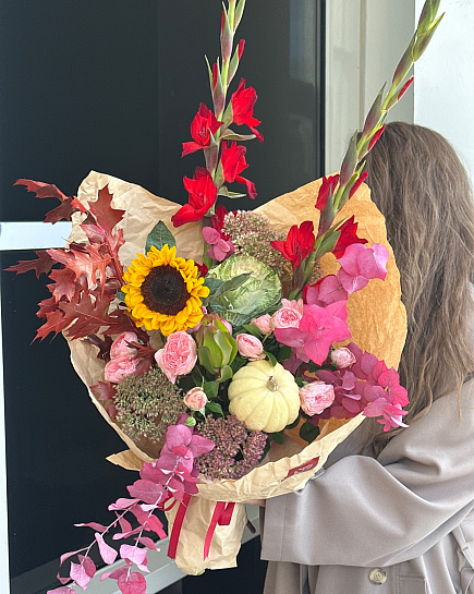 Асимметричный большой букет с гладиолусами и подсолнухом with delivery to Astana