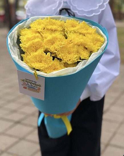 Желтый круглый букет хризантем в пленке with delivery to Pavlodar