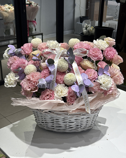 Большая круглая корзина из гвоздик и хризантем with delivery to Astana